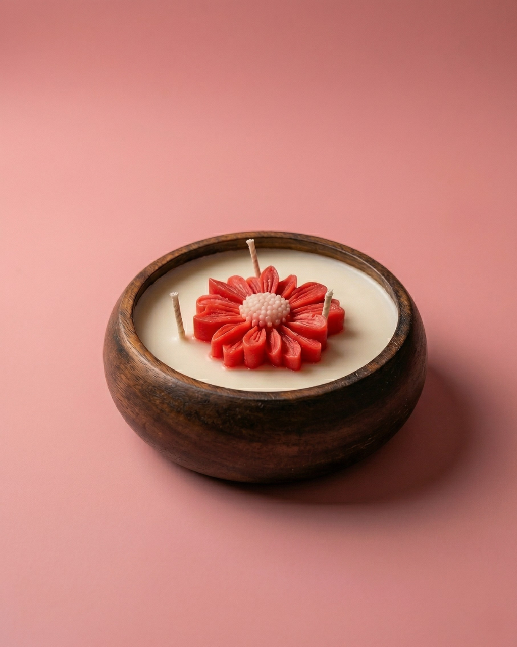 Fragnam Daisy Luxe Urli with intricate floral design and elegant shape, perfect for decorative use or home fragrance display.
